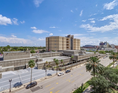 400 E Bay Street - Photo Thumbnail 59