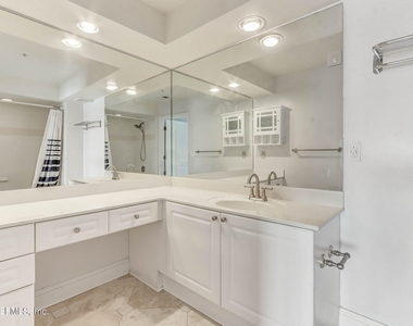 400 E Bay Street - Photo Thumbnail 72