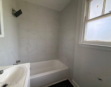 2052 W 17th Street - Photo Thumbnail 17