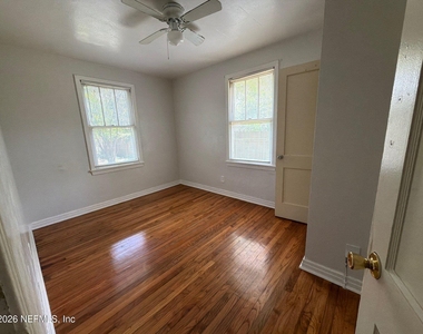 2052 W 17th Street - Photo Thumbnail 12