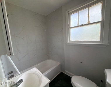 2052 W 17th Street - Photo Thumbnail 15