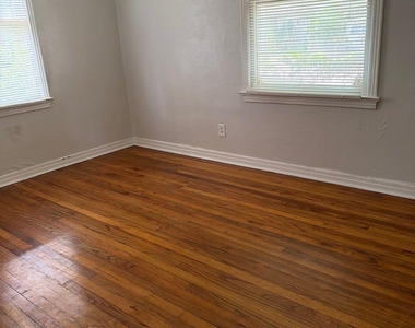2052 W 17th Street - Photo Thumbnail 9