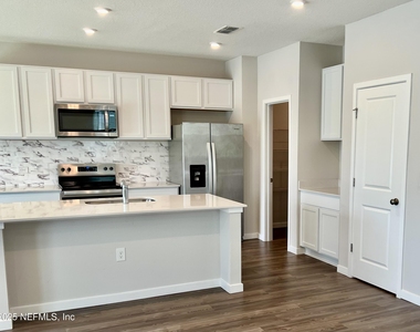 14750 Cashew Avenue - Photo Thumbnail 8