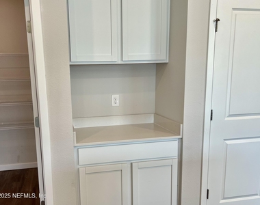 14750 Cashew Avenue - Photo Thumbnail 9
