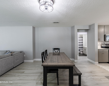 7705 Peace Lane - Photo Thumbnail 8