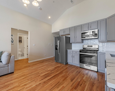 5933 W Huron Street - Photo Thumbnail 8