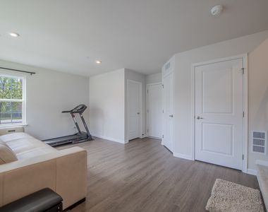 920 Jenkins Court - Photo Thumbnail 5
