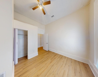 2324 Moncrief Road - Photo Thumbnail 5
