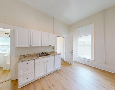 2324 Moncrief Road - Photo Thumbnail 8