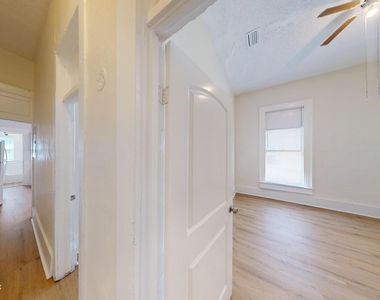 2324 Moncrief Road - Photo Thumbnail 4