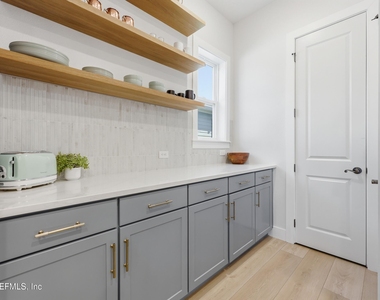 142 Seabrook Drive - Photo Thumbnail 14