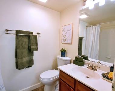 4126 Chesapeake Drive - Photo Thumbnail 9