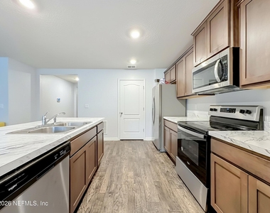 75346 Bridgewater Drive - Photo Thumbnail 3