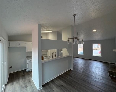 782 Fox Valley Drive - Photo Thumbnail 2