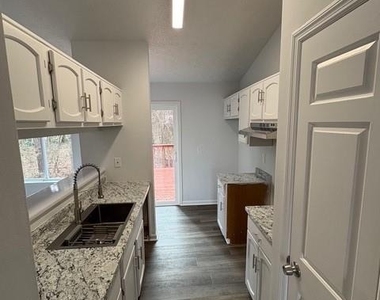 782 Fox Valley Drive - Photo Thumbnail 3