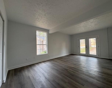 782 Fox Valley Drive - Photo Thumbnail 4