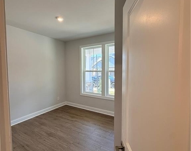 146 Willowfern Lane - Photo Thumbnail 8