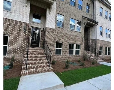 735 Brecklin Lane - Photo Thumbnail 2