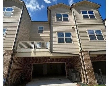 735 Brecklin Lane - Photo Thumbnail 3