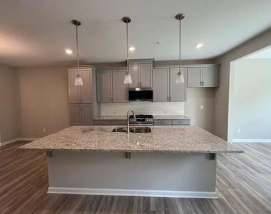 735 Brecklin Lane - Photo Thumbnail 5