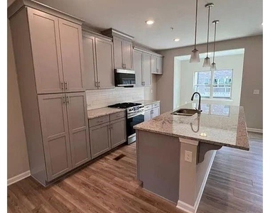 735 Brecklin Lane - Photo Thumbnail 9