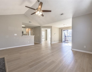 1107 Sandy Lane Drive - Photo Thumbnail 4