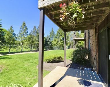 12 Oak Creek Drive - Photo Thumbnail 14