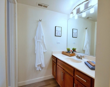 4308 Chesapeake Drive - Photo Thumbnail 15