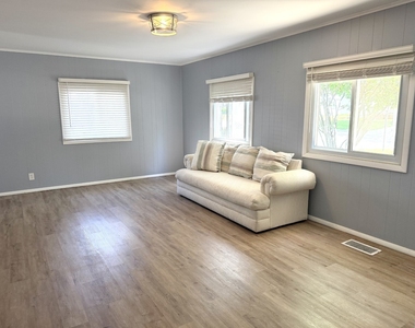 1820 Plum Street - Photo Thumbnail 3
