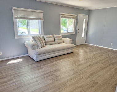 1820 Plum Street - Photo Thumbnail 2