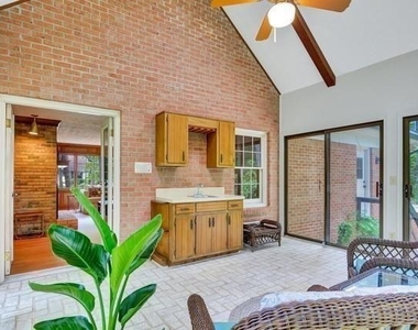 2853 Northbrook Drive - Photo Thumbnail 11