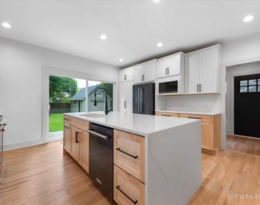 518 Illinois Street - Photo Thumbnail 7