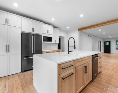 518 Illinois Street - Photo Thumbnail 6