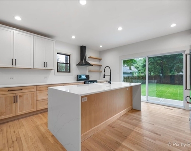 518 Illinois Street - Photo Thumbnail 4