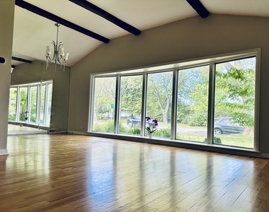 704 Laramie Avenue - Photo Thumbnail 4