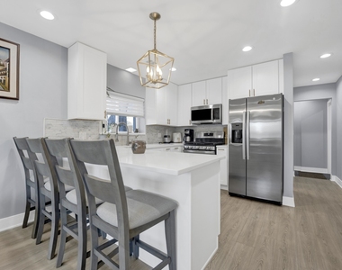 27w180 Cooley Avenue - Photo Thumbnail 3