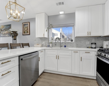 27w180 Cooley Avenue - Photo Thumbnail 2