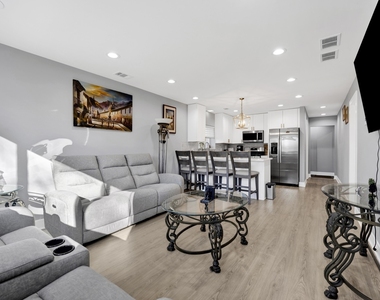 27w180 Cooley Avenue - Photo Thumbnail 4