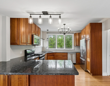 634 E 5th Avenue - Photo Thumbnail 6