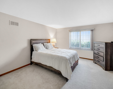 15538 Royal Glen Court - Photo Thumbnail 10