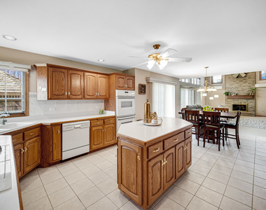 15538 Royal Glen Court - Photo Thumbnail 3