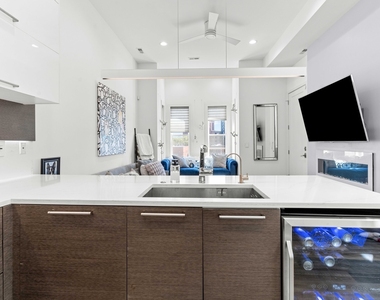 1420 W Fulton Street - Photo Thumbnail 5