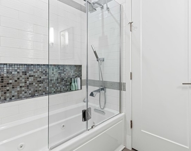 1420 W Fulton Street - Photo Thumbnail 9