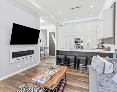 1420 W Fulton Street - Photo Thumbnail 6