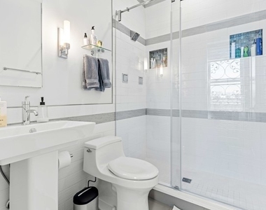 1420 W Fulton Street - Photo Thumbnail 8
