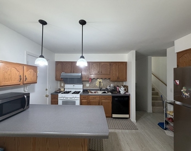 1538 Hunt Drive - Photo Thumbnail 3