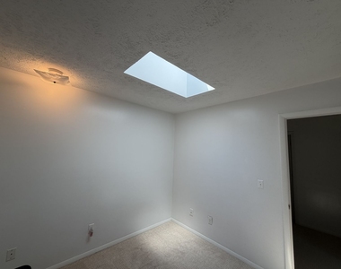 1538 Hunt Drive - Photo Thumbnail 7