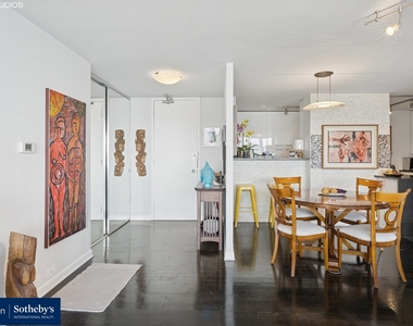 330 W Diversey Parkway - Photo Thumbnail 2