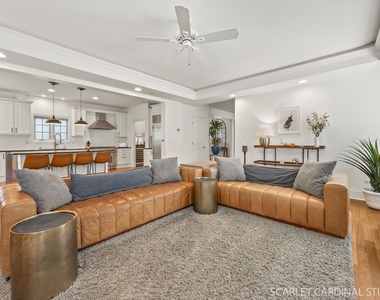 219 N Fremont Street - Photo Thumbnail 9