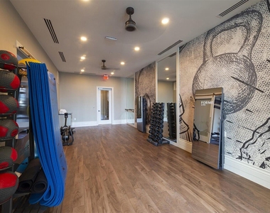 2727 Albany Street - Photo Thumbnail 38